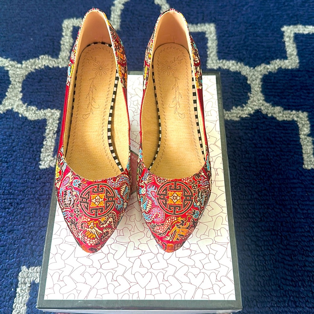Asian inspired heels for women with vibrant red color with print, unworn